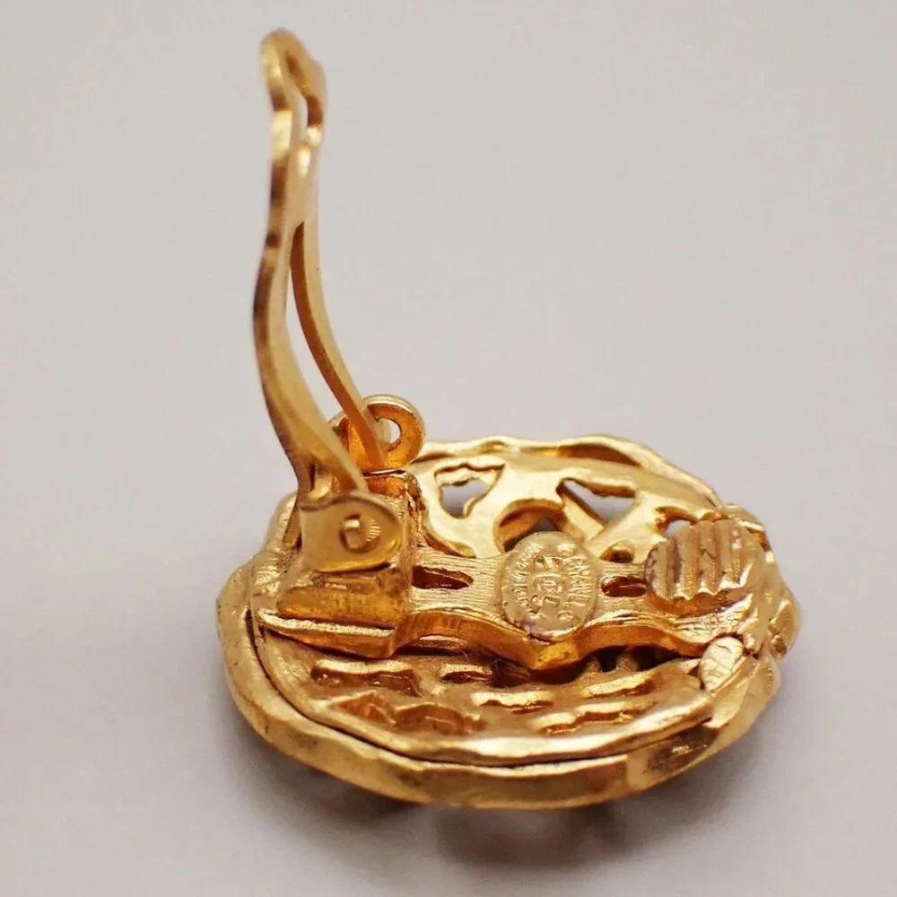 CHANEL CC Logo Button Large Earrings 25 Clip-On GHW France Vintage 398-082525 - Picture 6 of 8